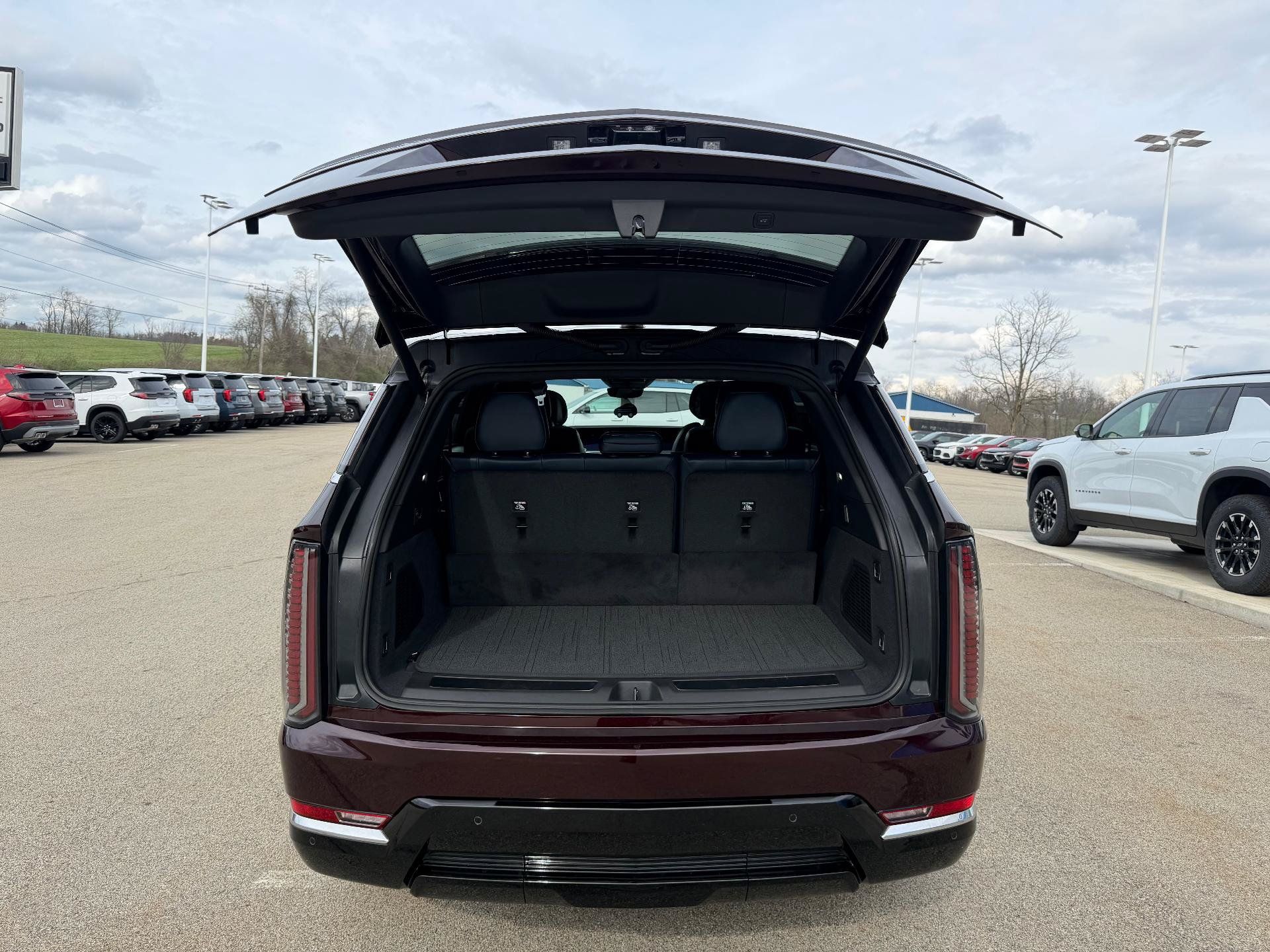Certified 2025 Cadillac Escalade IQ Luxury 2 w/ LPO, Premium Carpet Package AWD/4WD image 12