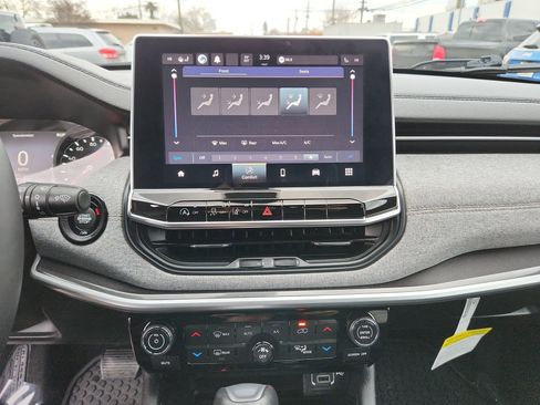 Certified 2023 Jeep Compass Latitude image 16