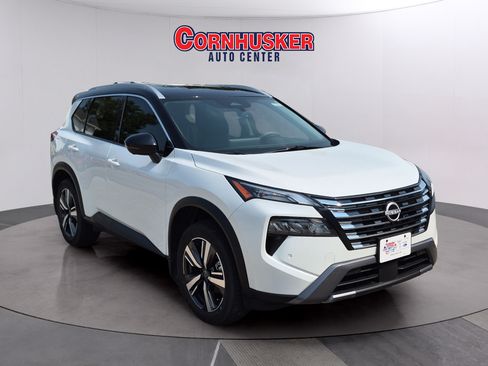 Used 2025 Nissan Rogue SL AWD/4WD image 1