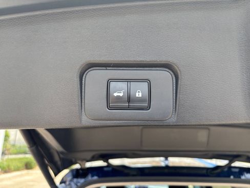 Used 2025 Nissan Rogue SV FWD image 23
