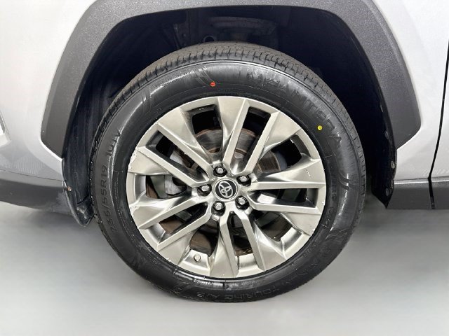 Used 2019 Toyota RAV4 XLE Premium FWD image 32