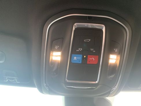 Used 2024 Jeep Grand Cherokee Limited image 21