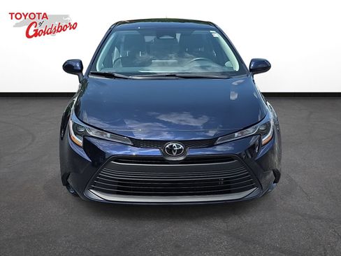 Used 2025 Toyota Corolla LE FWD image 2