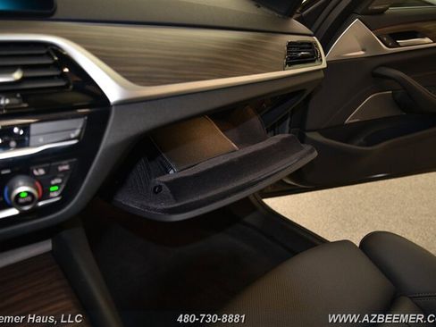 Used 2022 BMW 530e w/ Premium Package RWD image 39