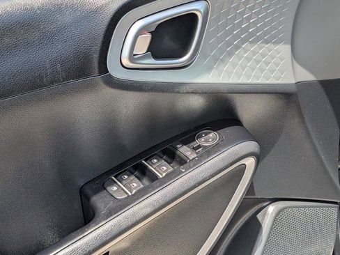 Used 2022 Kia Soul LX w/ Technology Package FWD image 16