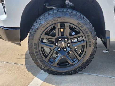 Used 2023 Chevrolet Silverado 1500 LT Trail Boss w/ Convenience Package II AWD/4WD image 17