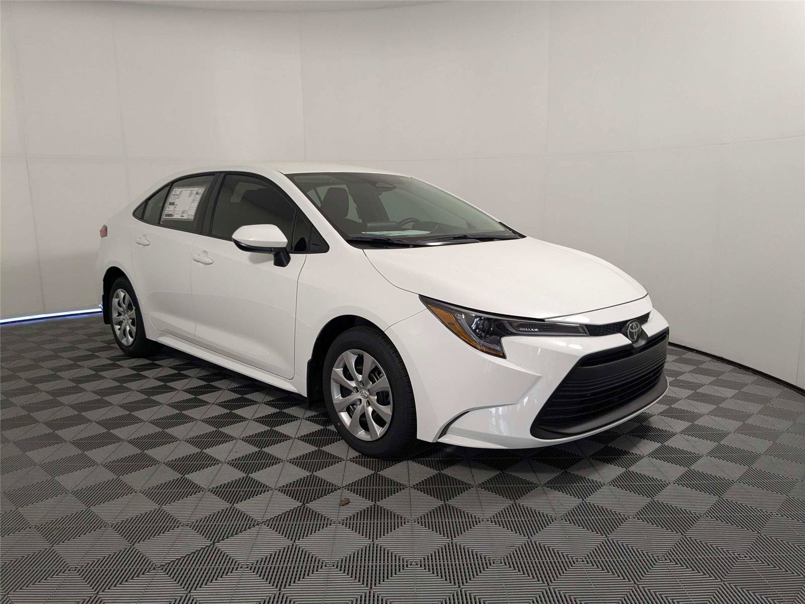 Used 2026 Toyota Corolla LE FWD image 3