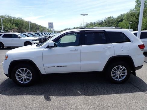 Certified 2021 Jeep Grand Cherokee Laredo AWD/4WD image 2