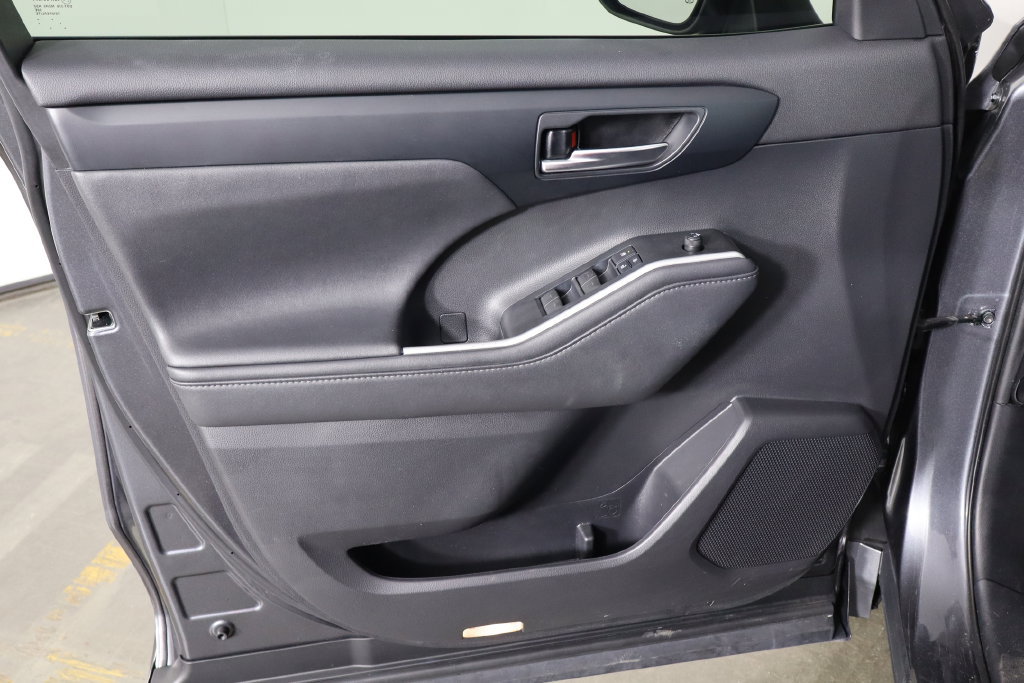 Used 2021 Toyota Highlander XLE FWD image 20