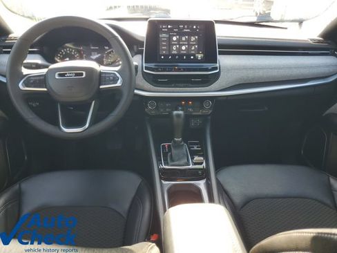 Used 2025 Jeep Compass Latitude AWD/4WD image 13