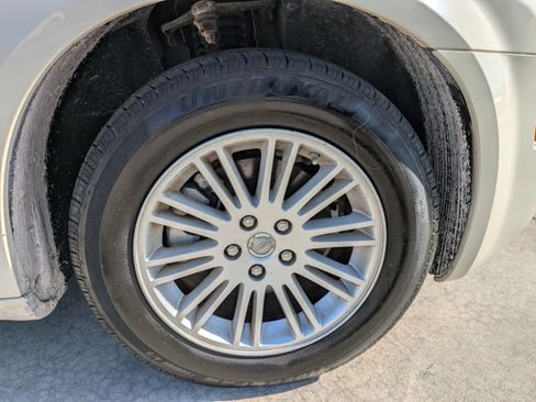 Used 2009 Chrysler 300 LX image 8