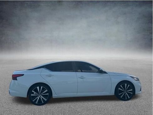 Used 2019 Nissan Altima 2.5 SR FWD image 11