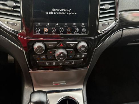 Used 2022 Jeep Grand Cherokee Limited image 10