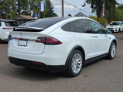 Used 2019 Tesla Model X image 5