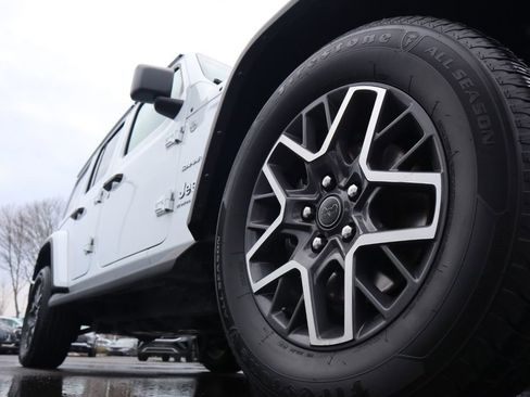 Used 2024 Jeep Wrangler Sahara image 10