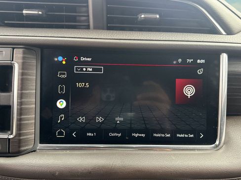 Used 2022 GMC Yukon XL Denali w/ Denali Premium Package image 11