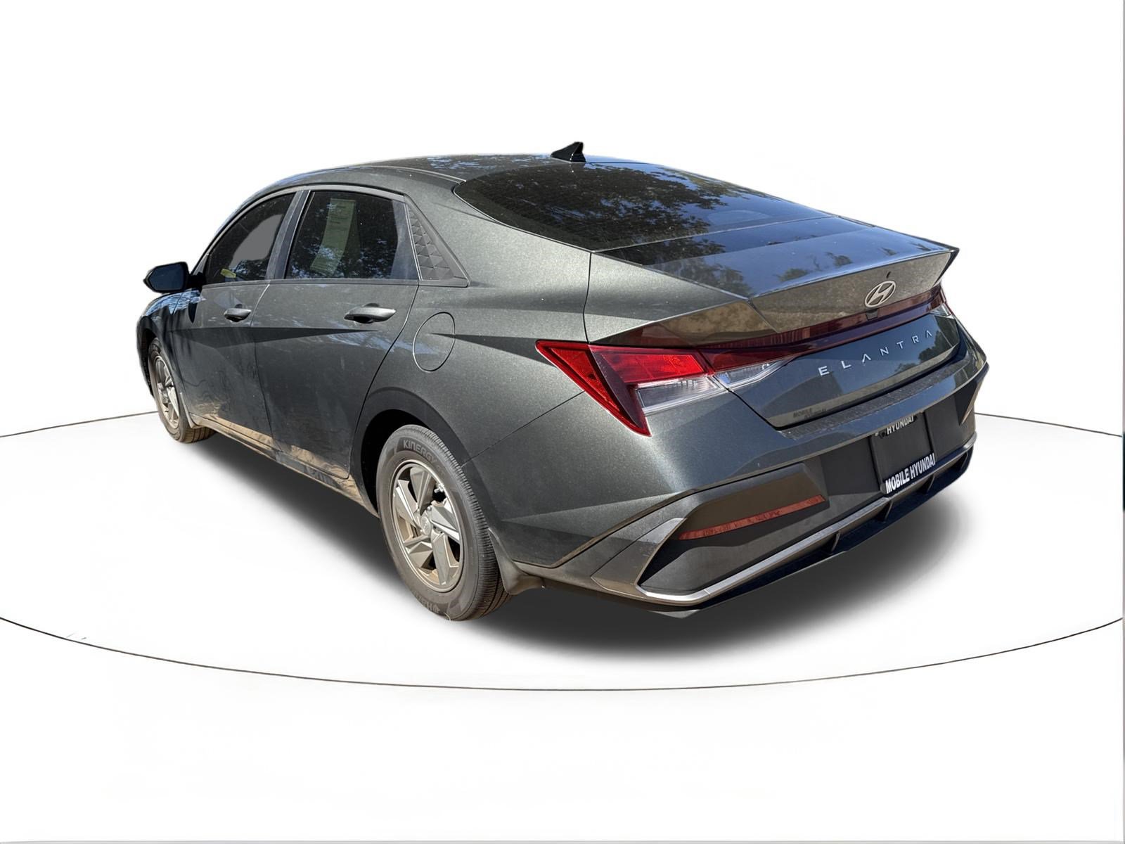 Used 2026 Hyundai Elantra SE FWD image 3