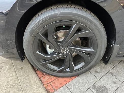 New 2026 Volkswagen Jetta SE image 9