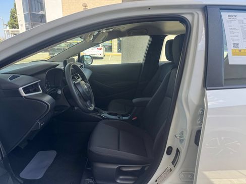 Used 2025 Toyota Corolla LE FWD image 27