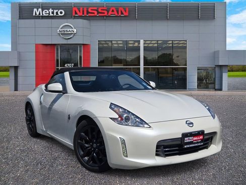 Used 2016 Nissan 370Z Touring image 1