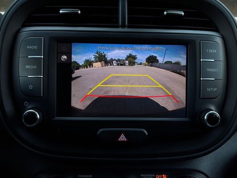 Used 2025 Kia Soul LX w/ LX Technology Package FWD image 29