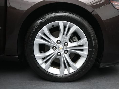 Used 2015 Chevrolet Impala LT w/ Convenience Package image 11