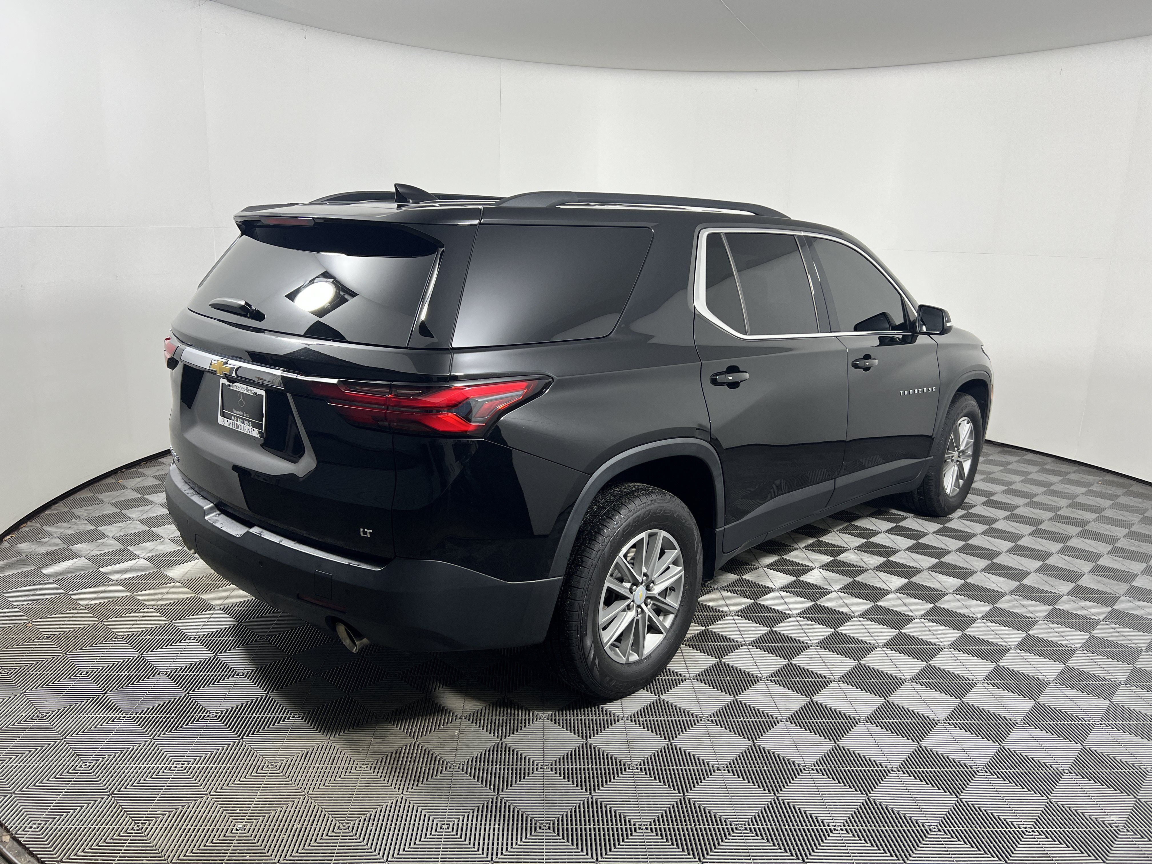 Used 2023 Chevrolet Traverse LT FWD image 5