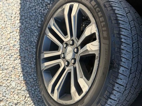 Used 2018 GMC Yukon Denali w/ Enhanced Security Package AWD/4WD image 35