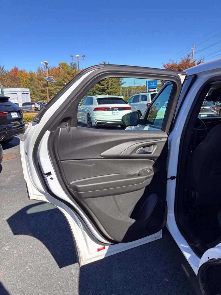 Used 2024 Chevrolet TrailBlazer LS AWD/4WD image 25