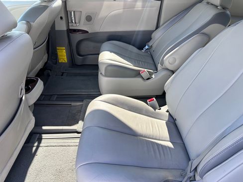 Used 2012 Toyota Sienna Limited w/ LTD Navigation Pkg AWD/4WD image 6