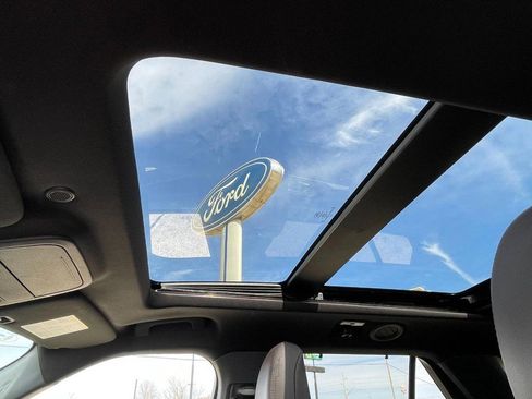 Used 2025 Ford Explorer Platinum image 31