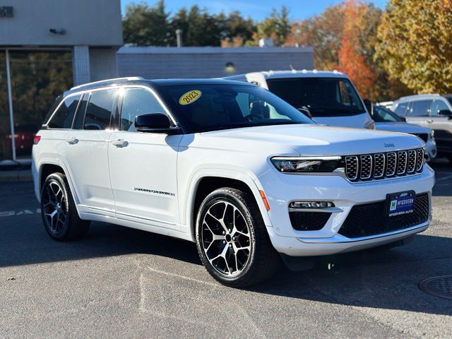 Used 2023 Jeep Grand Cherokee Summit AWD/4WD image 8