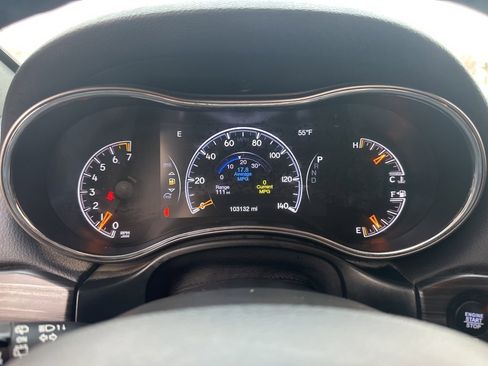 Used 2019 Jeep Grand Cherokee Laredo image 11