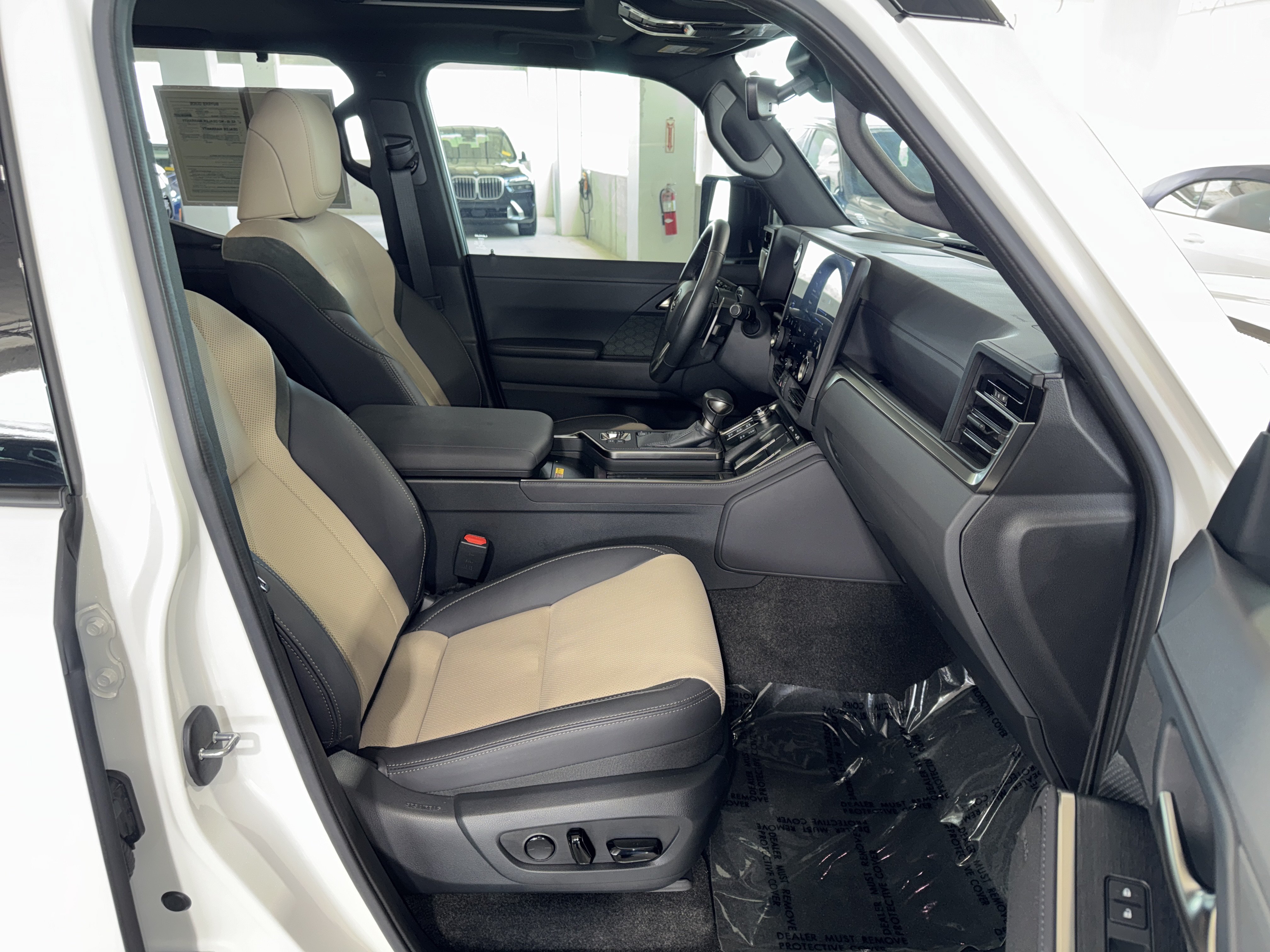 Used 2024 Lexus GX 550 AWD/4WD image 10