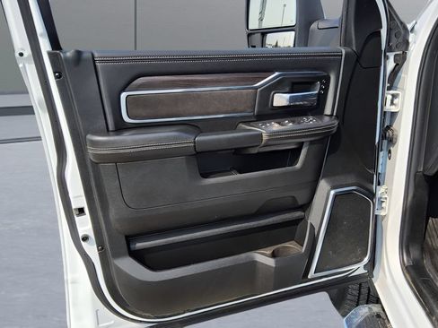 Used 2025 RAM 3500 Laramie AWD/4WD image 27