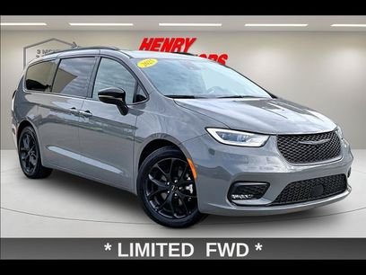 Used 2025 Chrysler Pacifica Limited