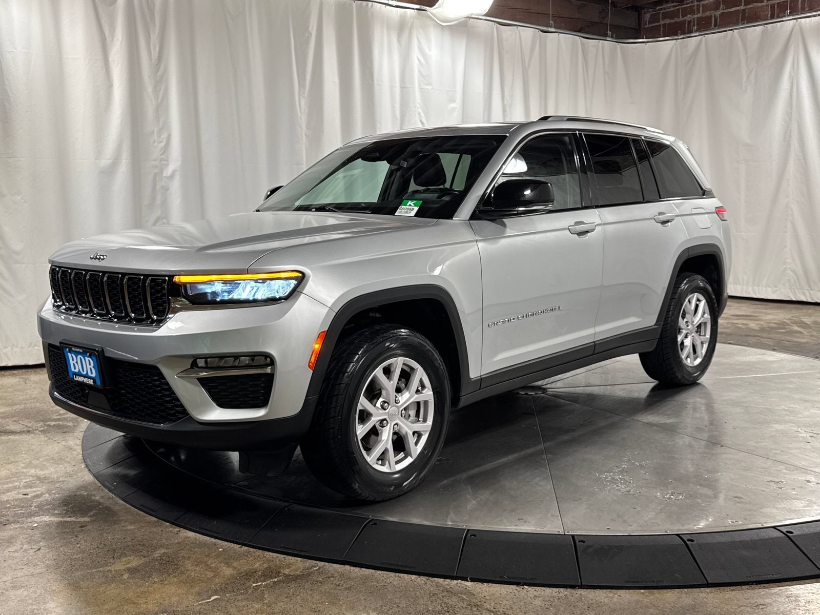 Used 2022 Jeep Grand Cherokee Limited AWD/4WD image 1