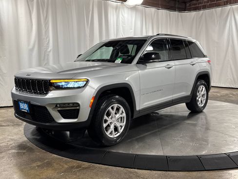 Used 2022 Jeep Grand Cherokee Limited AWD/4WD image 1