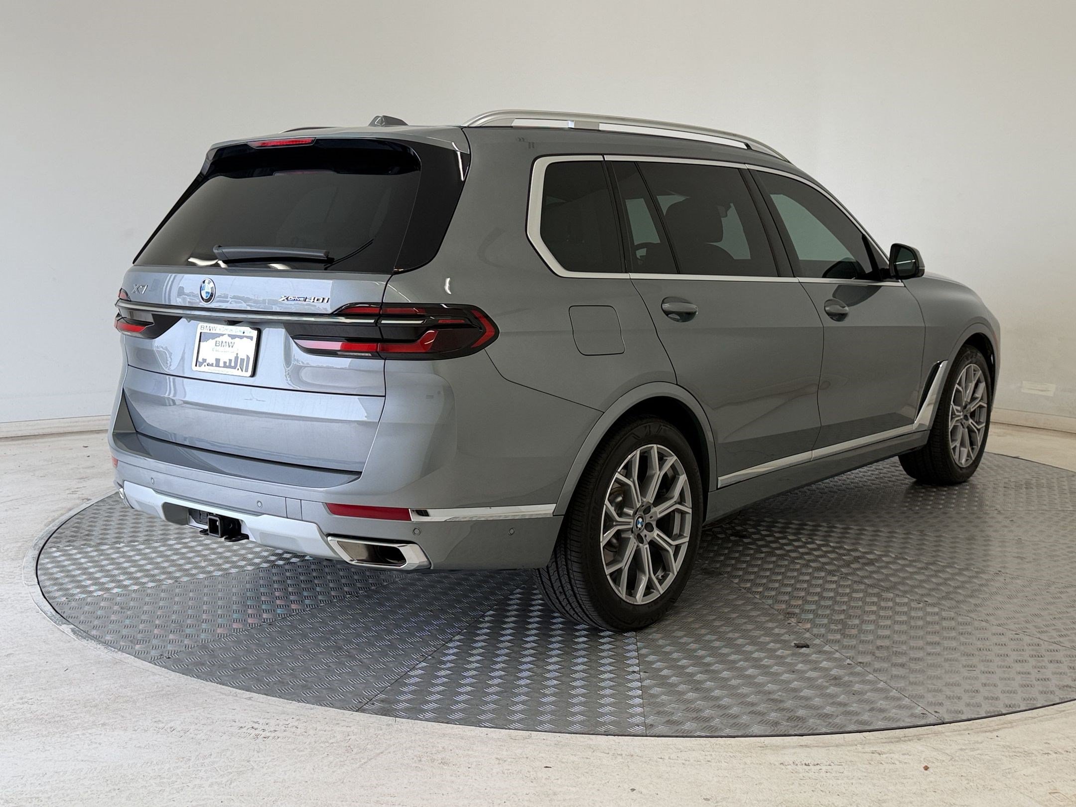 Used 2024 BMW X7 xDrive40i w/ Premium Package AWD/4WD image 9