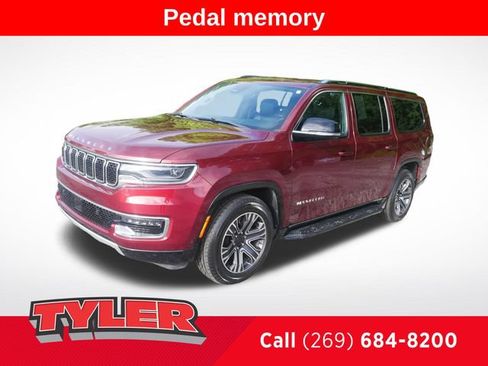 Used 2024 Jeep Wagoneer L Series II w/ Flexible Seating Group AWD/4WD image 3