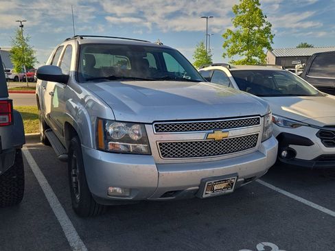 Used 2013 Chevrolet Avalanche LT w/ Suspension Package, Off-Road AWD/4WD image 4