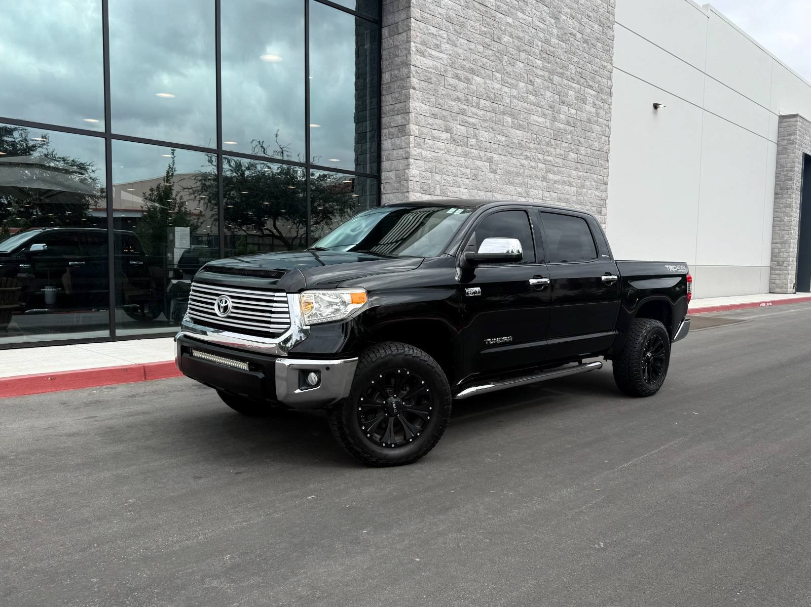 Used 2014 Toyota Tundra Limited w/ Limited Premium Package AWD/4WD image 1