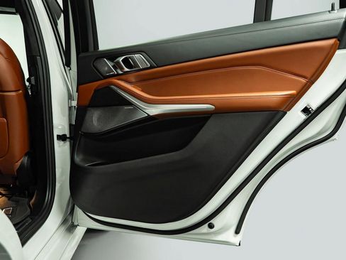 Used 2023 BMW X7 M60i w/ Executive Package image 19