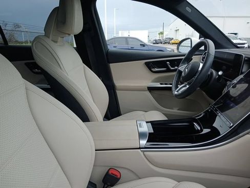Used 2024 Mercedes-Benz GLC 300 4MATIC image 10