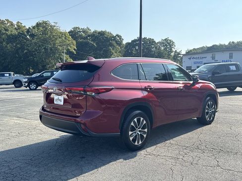 Used 2022 Toyota Highlander XLE FWD image 7