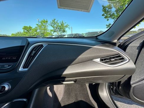 Used 2022 Chevrolet Malibu LT FWD image 16