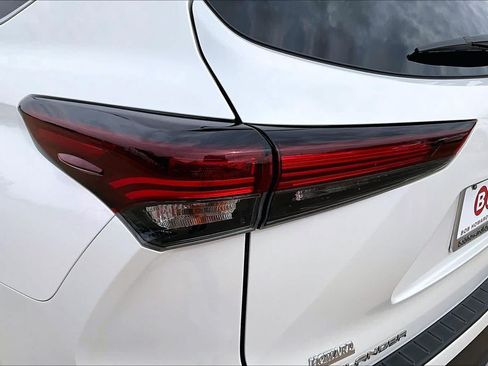 Used 2025 Toyota Highlander XLE AWD/4WD image 29
