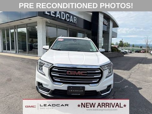 Used 2022 GMC Terrain SLT w/ LPO, Floor Liner Package AWD/4WD image 8