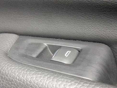 Certified 2025 GMC Yukon XL Denali AWD/4WD image 37