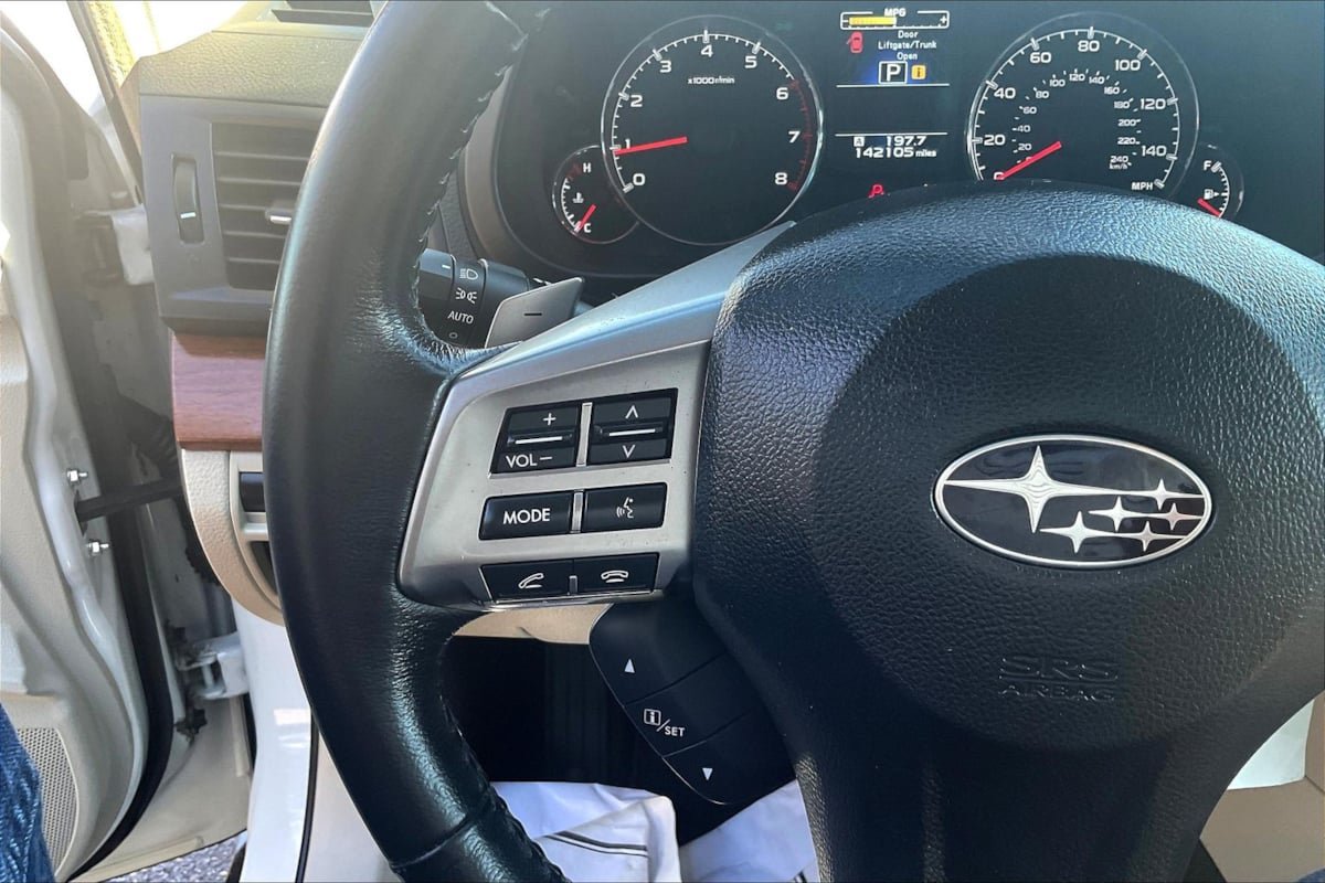 Used 2014 Subaru Outback 2.5i Limited w/ Moonroof Package AWD/4WD image 11